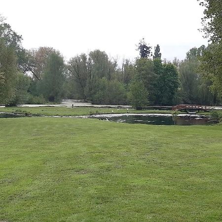 Adorable Maison D'Hotes Bordee D'Etangs Au Calme. Grandcourt  Kültér fotó